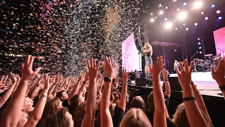 Veo 3.1 Fast output: Concert crowd with confetti